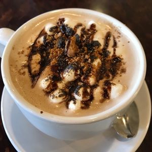 Meet your Posher, Crystal